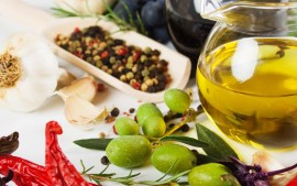 &Ouml;le, Bio-Gew&uuml;rze, Salz: Bio-Lein&ouml;l, Kurkuma, Schwarzk&uuml;mmel-&Ouml;l
