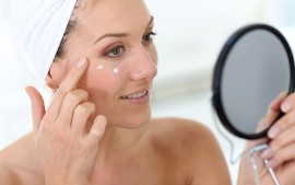 Nat&uuml;rliche Gesichtspflege mit Naturkosmetik kaufen - Shop